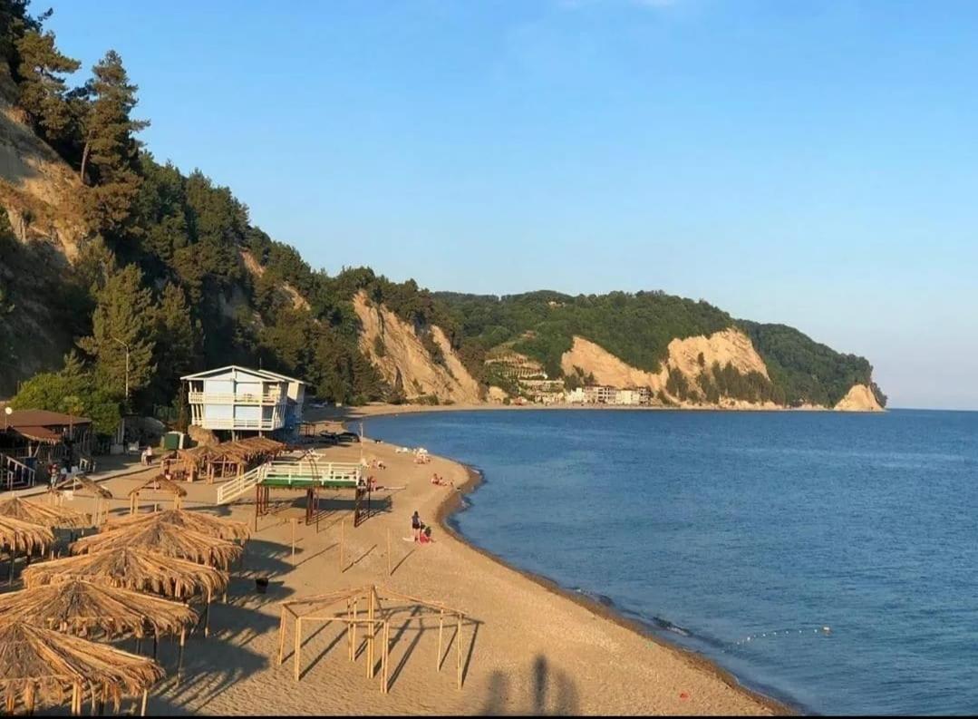 Zolotaya Buhta 10 Hotel Pizunda Esterno foto